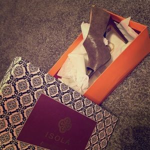“Isola brand, 4 inch, size 8.5, grey heels”
